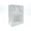 Shopper bianco in carta plastificata opaca, con finestra, maniglia in cotone e tag