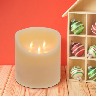 Candela "Rustic" in cera  Avorio con 3 led a luce calda, 3 fiamme in movimento, a batteria, diametro 15 cm, uso interno