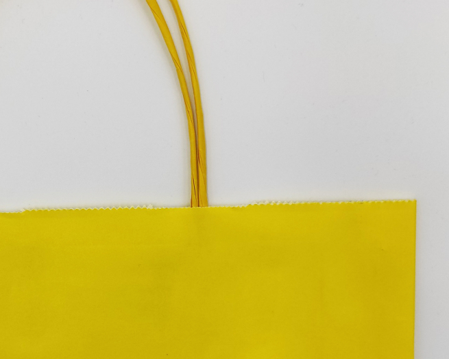 Shopper giallo in carta kraft con maniglia ritorta