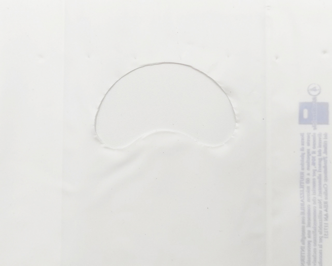 Shopper in plastica HDPE bianco, con maniglia fustellata a fagiolo, confezione da 5 kg.