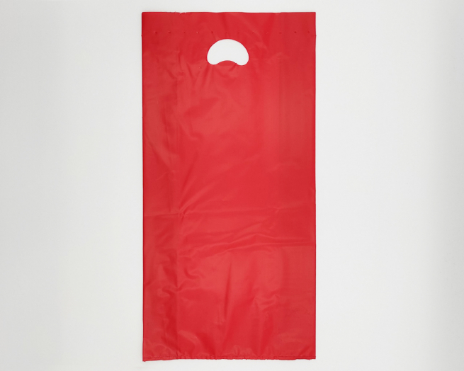 Shopper in plastica HDPE rossa, con maniglia fustellata a fagiolo