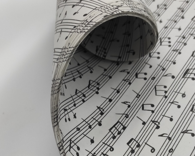 Carta da regalo avorio, fantasia note musicali, formato 70x100 cm, confezione da 25 fogli