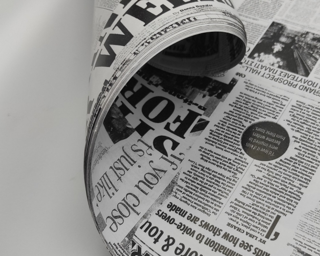 Carta regalo patinata in fogli, fantasia stampa giornale, 70x100 cm, confezione da 25 fogli