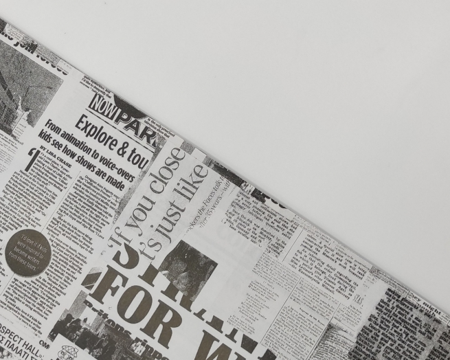 Carta regalo patinata in fogli, fantasia stampa giornale, 70x100 cm, confezione da 25 fogli