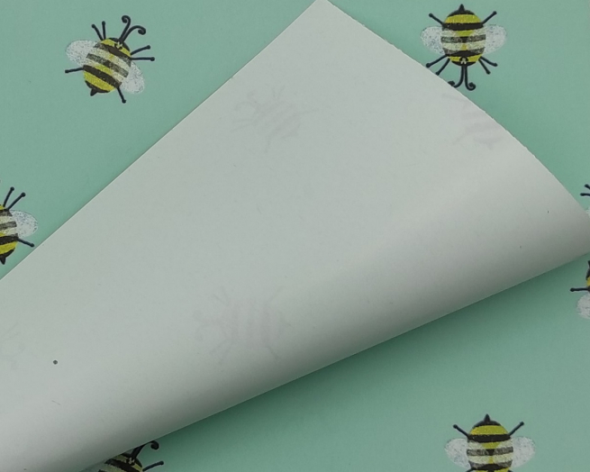 Carta da regalo fantasia api, formato 70x100 cm, confezione da 25 fogli