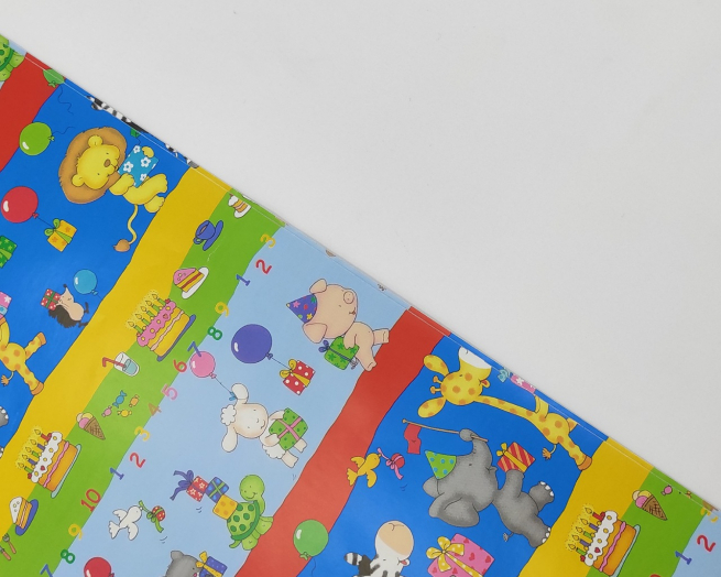 Carta da regalo multicolore, fantasia bambino a tema festa di compleanno, formato 70x100 cm, confezione da 25 fogli
