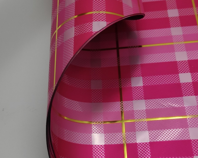 Carta regalo metallizzata tartan ciclamino fondo argento, formato 70x100 cm, confezione da 25 fogli