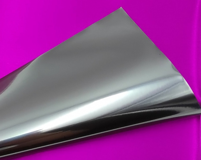Carta regalo metallizzata satinata, fogli formato 70x100 cm, colore fucsia, confezione da 25 pezzi