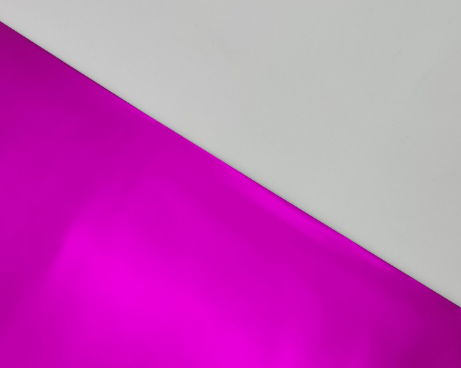 Carta regalo metallizzata satinata, fogli formato 70x100 cm, colore fucsia, confezione da 25 pezzi