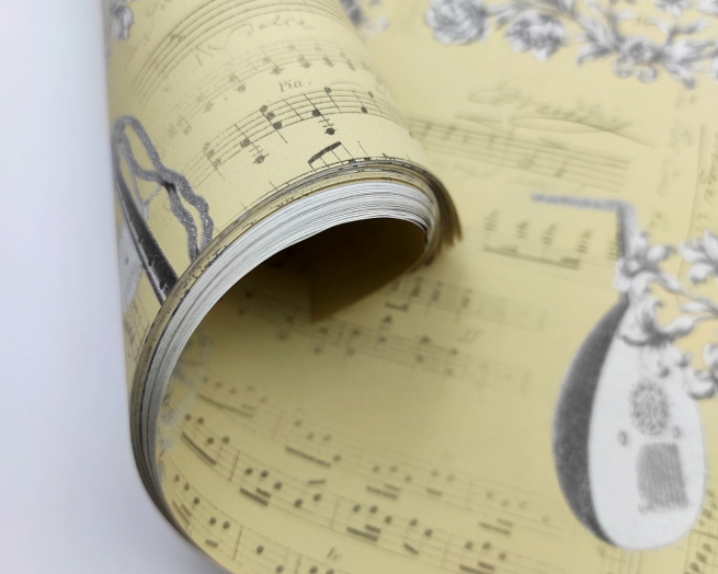 Carta da regalo "Ecocarta Retrò" con strumenti e note musicali, in fogli, formato 70x100 cm, confezione da 25 fogli