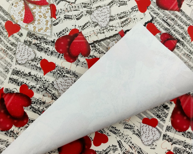 Carta regalo patinata in fogli, fantasia stampa cuori e note musicali, 70x100 cm, confezione da 25 fogli