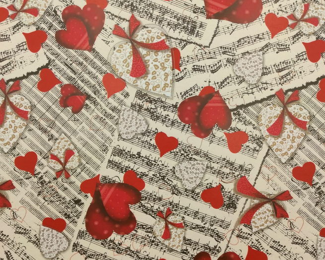 Carta regalo patinata in fogli, fantasia stampa cuori e note musicali, 70x100 cm, confezione da 25 fogli