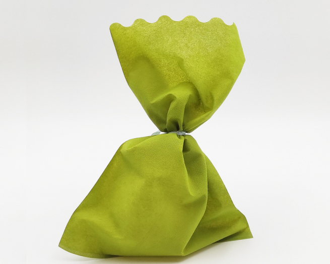 Sacchetto tessuto non tessuto verde salvia, bordo smerlato, confezione da 25 pezzi