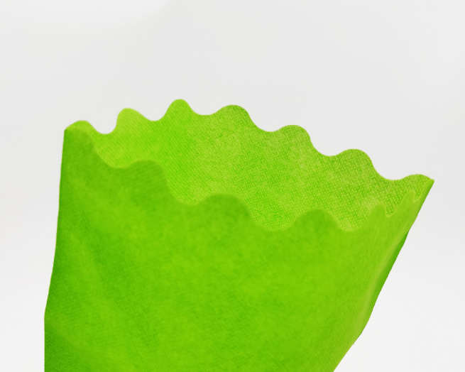 Sacchetto tessuto non tessuto verde mela, bordo smerlato, confezione da 25 pezzi