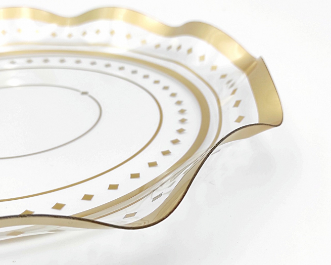 Insalatiera in plastica decoro oro con bordo smerlato