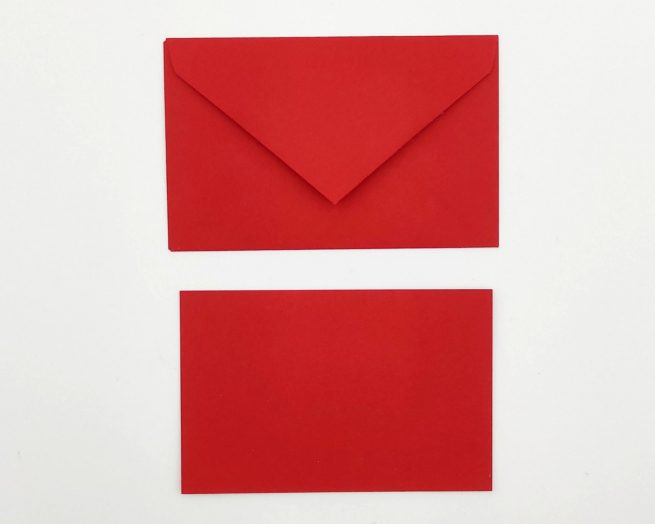 Biglietto e busta colore rosso, formato 7x11 cm, confezione da 100/100 pezzi