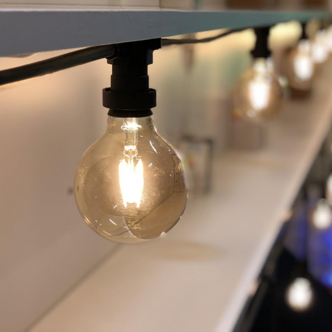 Filo con 8 portalampade E27 luce fissa prolungabile (filo di alimentazione non incluso)uso interno ed esterno