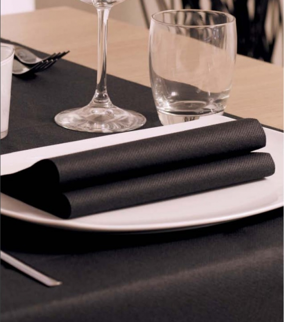Tovaglia runner "You&Me" in tessuto non tessuto nero, rotolo da 24 metri (20 strappi da 120cm)