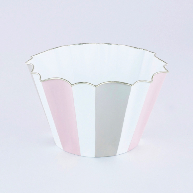 Contenitore in metallo a righe rosa grigio e bianco, varie misure