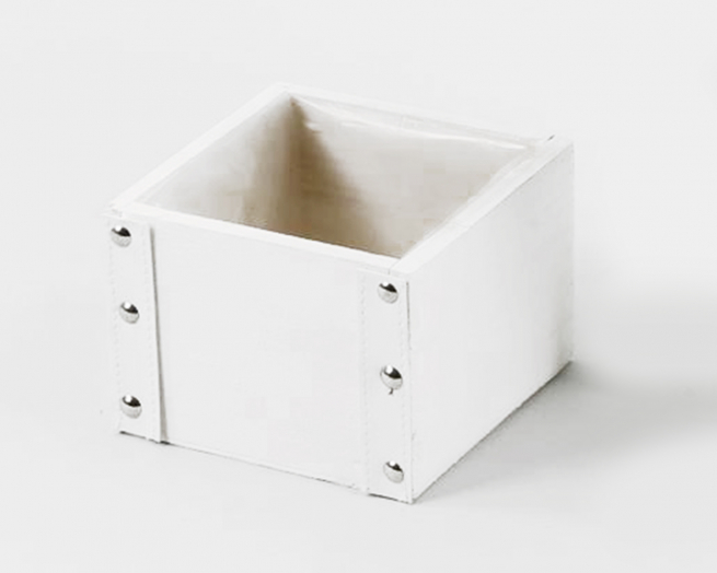 Porta vaso quadrato in legno con borchie bianco