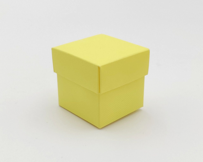 Scatola "Cubetto" in cartoncino giallo con coperchio, formato 5x5x5 cm, confezione da 10 pezzi