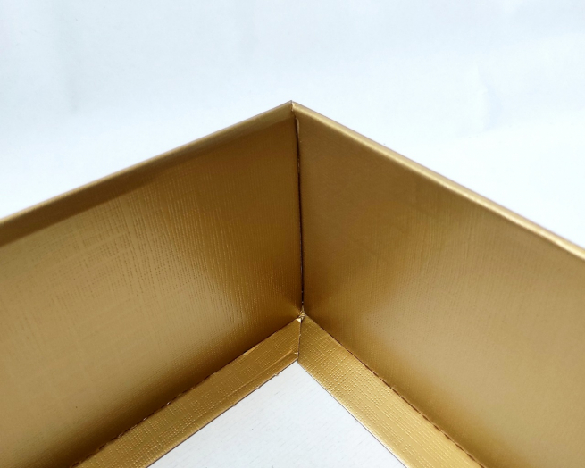 Scatola base rettangolare con coperchio in cartone seta oro, 32x45.5x11 cm, cartone da 10 pezzi