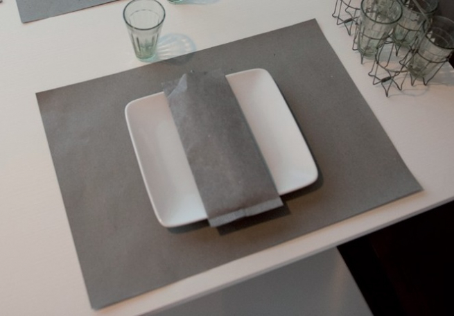 Tovaglietta in carta paglia grigio perla, formato 30x40cm, confezione da 500 pezzi