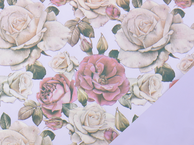 Bobina "Blush" in PPL fantasia fondo bianco, interno lavanda, altezza 1 metro, lunghezza 25 metri