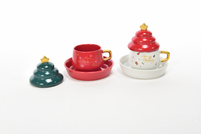 Tazzina in ceramica con piattino e coperchio, diametro 11 cm, altezza 6 cm, modelli assortiti in scatola regalo