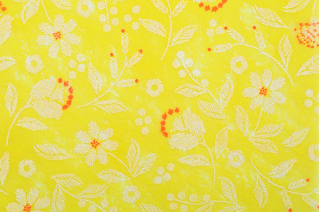 Rotolo carta regalo "Ricamato" fondo giallo, altezza 1 metro, lunghezza 9 metri
