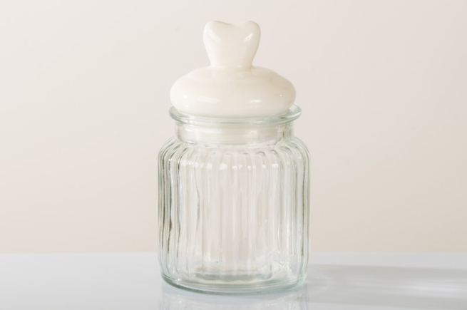 Vasetto in vetro rigato con tappo bianco decoro cuore, altezza 13.5 cm, confezione da 6 pezzi
