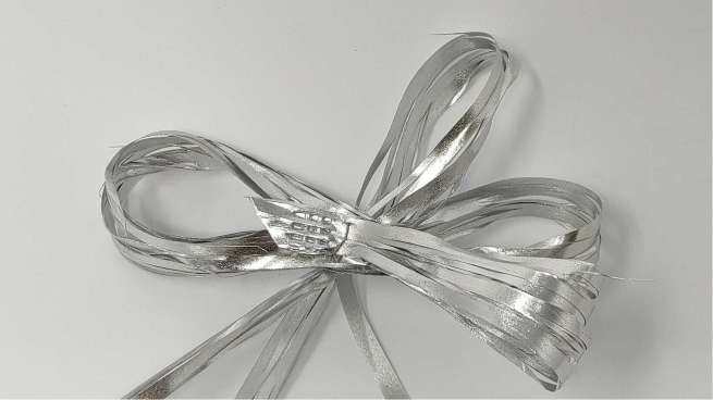 Rafia basic "Sveltostrip" argento in confezione da 50 pezzi, diametro fiocco 14 cm