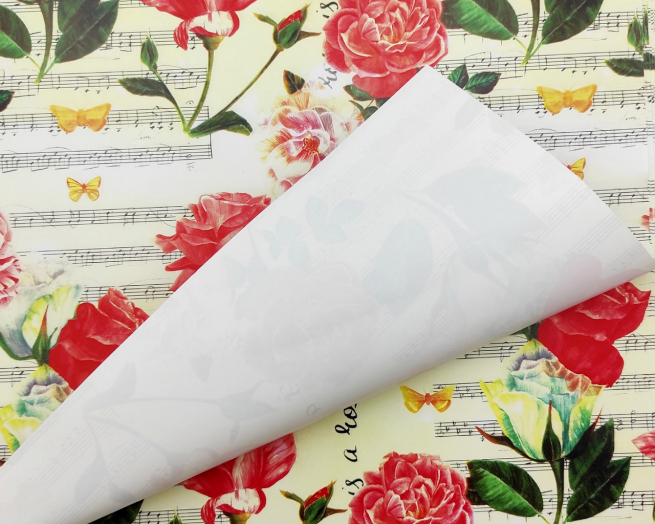 Carta regalo patinata in fogli, fantasia stampa rose e note musicali, 70x100 cm, confezione da 25 fogli