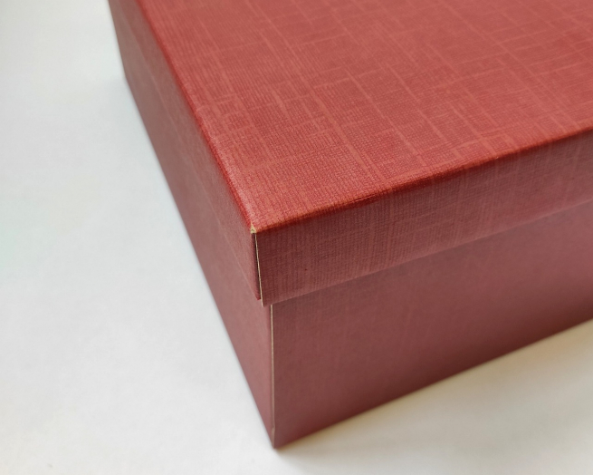 Scatola "Segreto" automontante in cartone bordeaux, 26x36 cm altezza 18 cm, confezione da 2 pezzi