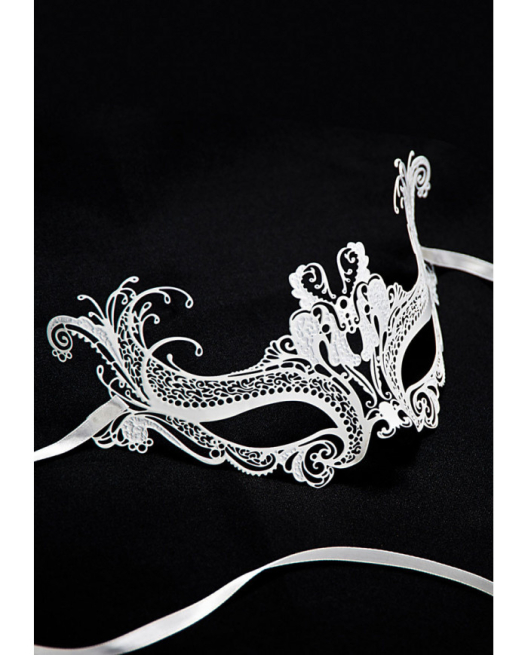 Maschera bianca donna in metallo traforata, effetto pizzo