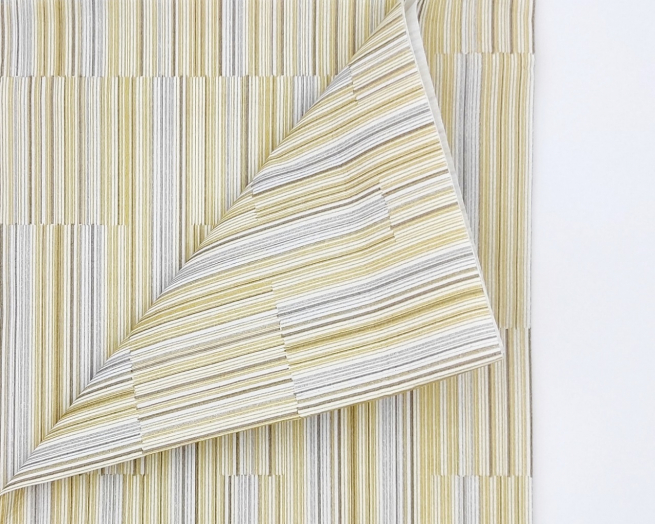 Tovaglia quadrata fantasia "Infinity" ocra in tessuto non tessuto airlaid 100x100cm, confezione da 20 pezzi